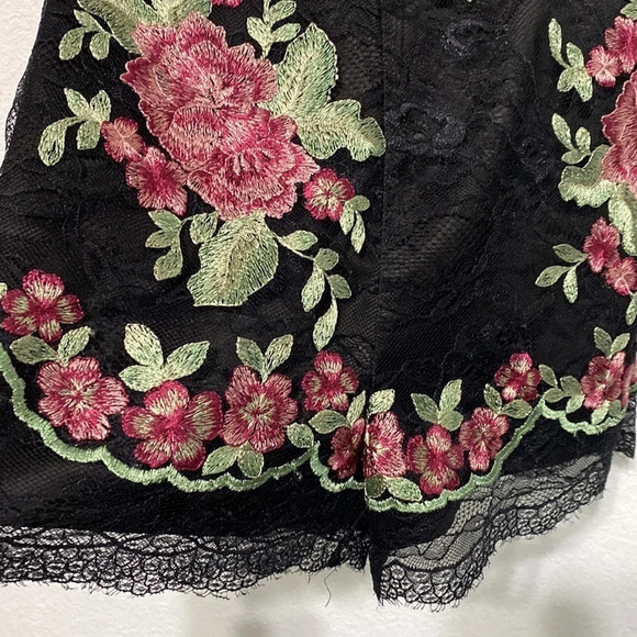 Bebe NEW Francis Fairy Embroidered Laceup Romper Romantic Goth Romper Size 0 - Picture 3 of 7